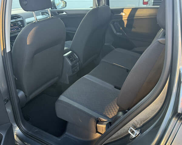 Серый Фольксваген Тигуан, объемом двигателя 2 л и пробегом 121 тыс. км за 16300 $, фото 22 на Automoto.ua