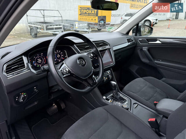 Серый Фольксваген Тигуан, объемом двигателя 2 л и пробегом 143 тыс. км за 29500 $, фото 26 на Automoto.ua