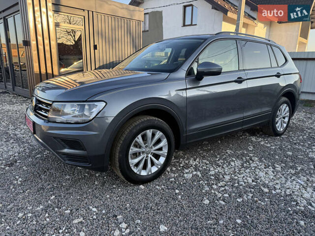 Серый Фольксваген Тигуан, объемом двигателя 2 л и пробегом 121 тыс. км за 16300 $, фото 1 на Automoto.ua