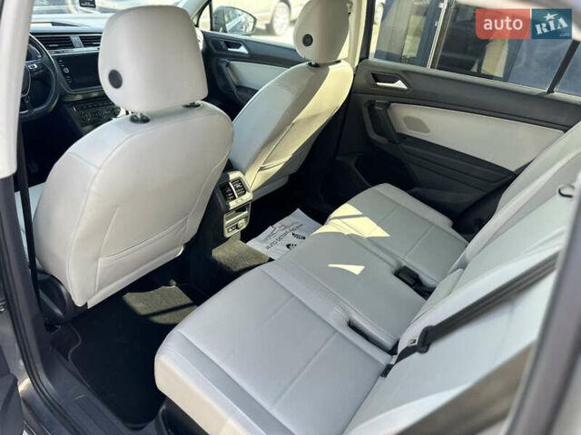 Сірий Фольксваген Тігуан, об'ємом двигуна 2 л та пробігом 122 тис. км за 17488 $, фото 12 на Automoto.ua