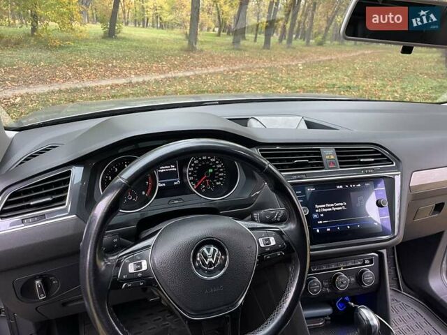 Серый Фольксваген Тигуан, объемом двигателя 1.98 л и пробегом 93 тыс. км за 19500 $, фото 1 на Automoto.ua