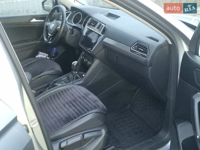 Серый Фольксваген Тигуан, объемом двигателя 1.98 л и пробегом 73 тыс. км за 21000 $, фото 7 на Automoto.ua