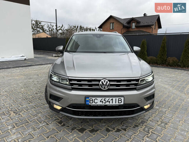 Серый Фольксваген Тигуан, объемом двигателя 2 л и пробегом 87 тыс. км за 23900 $, фото 47 на Automoto.ua