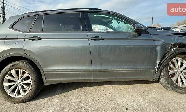 Серый Фольксваген Тигуан, объемом двигателя 2 л и пробегом 91 тыс. км за 11300 $, фото 6 на Automoto.ua