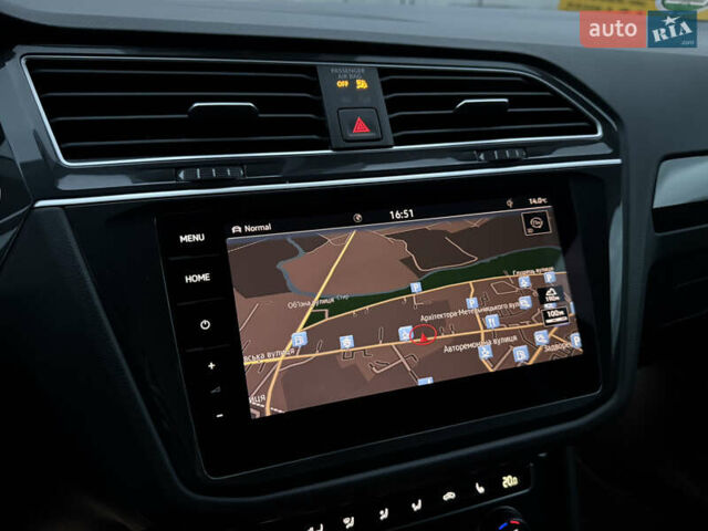 Серый Фольксваген Тигуан, объемом двигателя 2 л и пробегом 143 тыс. км за 29500 $, фото 51 на Automoto.ua