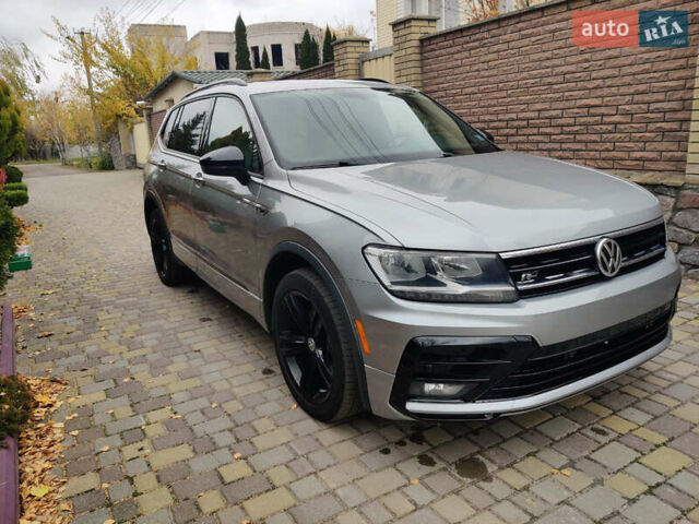 Серый Фольксваген Тигуан, объемом двигателя 2 л и пробегом 298 тыс. км за 17500 $, фото 5 на Automoto.ua