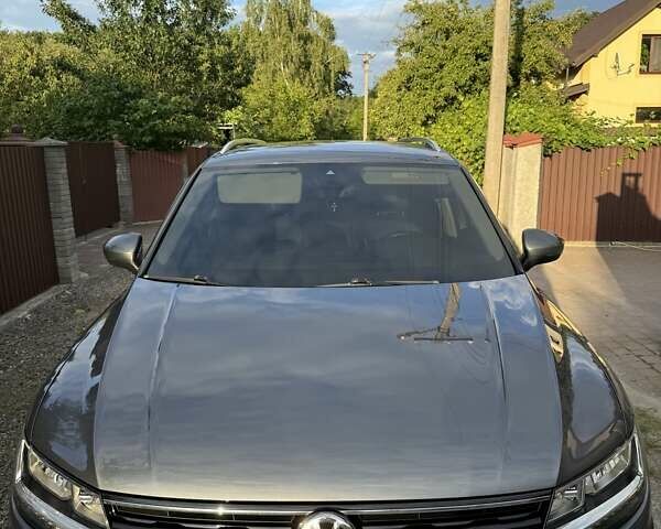 Серый Фольксваген Тигуан, объемом двигателя 1.97 л и пробегом 76 тыс. км за 28000 $, фото 2 на Automoto.ua