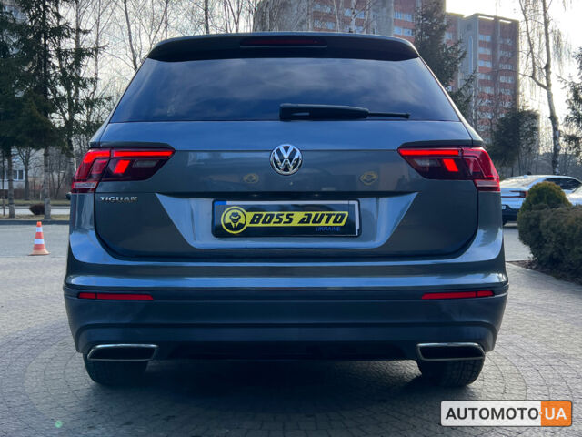 Сірий Фольксваген Тігуан, об'ємом двигуна 2 л та пробігом 136 тис. км за 19300 $, фото 5 на Automoto.ua