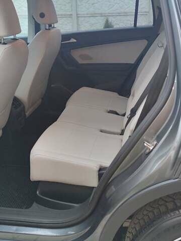 Сірий Фольксваген Тігуан, об'ємом двигуна 1.98 л та пробігом 179 тис. км за 17300 $, фото 16 на Automoto.ua