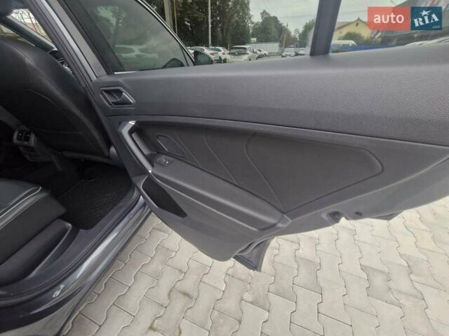 Серый Фольксваген Тигуан, объемом двигателя 2 л и пробегом 213 тыс. км за 21800 $, фото 14 на Automoto.ua