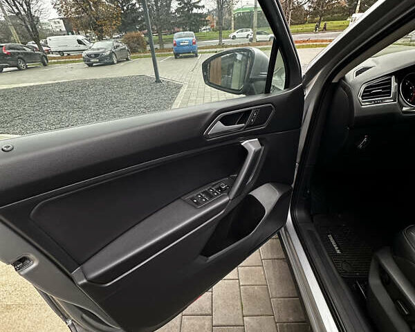 Сірий Фольксваген Тігуан, об'ємом двигуна 2 л та пробігом 195 тис. км за 16200 $, фото 18 на Automoto.ua