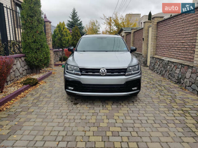 Серый Фольксваген Тигуан, объемом двигателя 2 л и пробегом 298 тыс. км за 17500 $, фото 2 на Automoto.ua