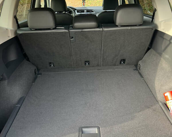 Сірий Фольксваген Тігуан, об'ємом двигуна 1.98 л та пробігом 113 тис. км за 19000 $, фото 16 на Automoto.ua