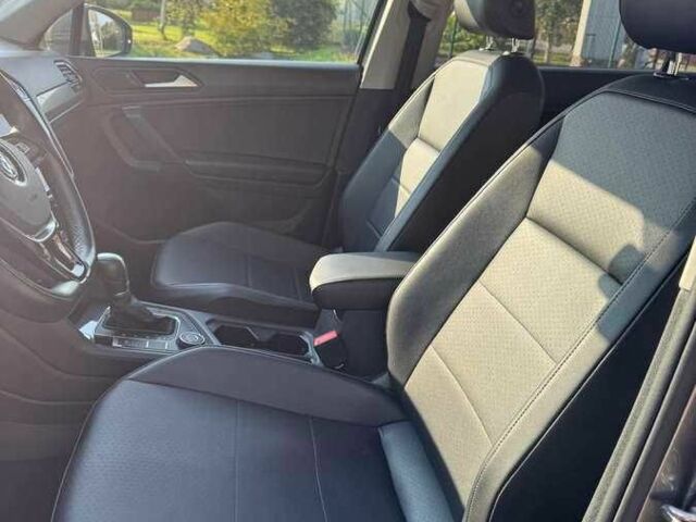 Сірий Фольксваген Тігуан, об'ємом двигуна 2 л та пробігом 103 тис. км за 13000 $, фото 9 на Automoto.ua