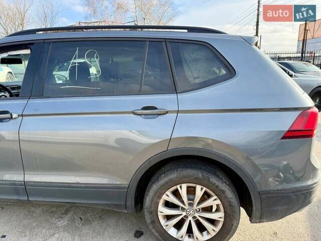 Серый Фольксваген Тигуан, объемом двигателя 2 л и пробегом 91 тыс. км за 11300 $, фото 13 на Automoto.ua