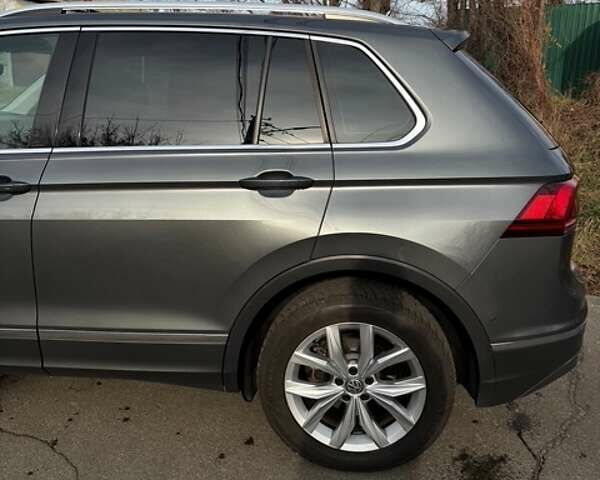 Серый Фольксваген Тигуан, объемом двигателя 1.98 л и пробегом 114 тыс. км за 25100 $, фото 4 на Automoto.ua