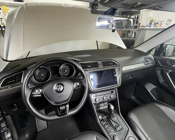 Сірий Фольксваген Тігуан, об'ємом двигуна 1.98 л та пробігом 113 тис. км за 19000 $, фото 14 на Automoto.ua