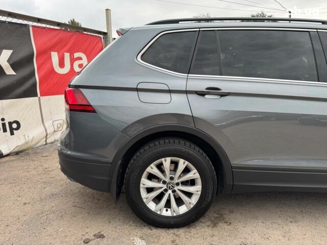 Серый Фольксваген Тигуан, объемом двигателя 2 л и пробегом 80 тыс. км за 20690 $, фото 5 на Automoto.ua