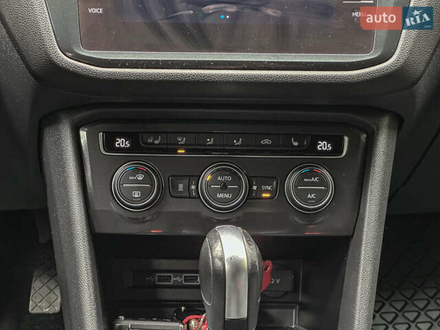 Сірий Фольксваген Тігуан, об'ємом двигуна 1.98 л та пробігом 230 тис. км за 27700 $, фото 116 на Automoto.ua