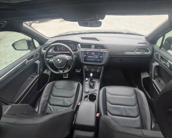 Серый Фольксваген Тигуан, объемом двигателя 2 л и пробегом 213 тыс. км за 21800 $, фото 3 на Automoto.ua