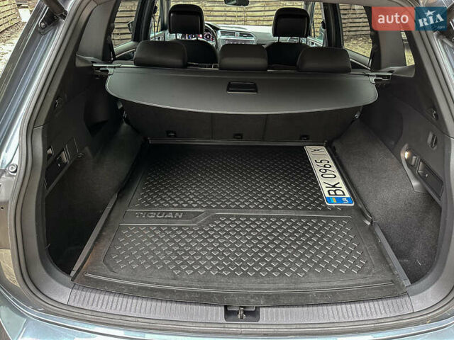 Сірий Фольксваген Тігуан, об'ємом двигуна 1.98 л та пробігом 230 тис. км за 27700 $, фото 118 на Automoto.ua