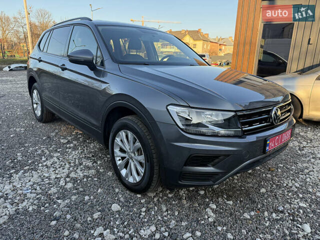 Серый Фольксваген Тигуан, объемом двигателя 2 л и пробегом 121 тыс. км за 16300 $, фото 2 на Automoto.ua