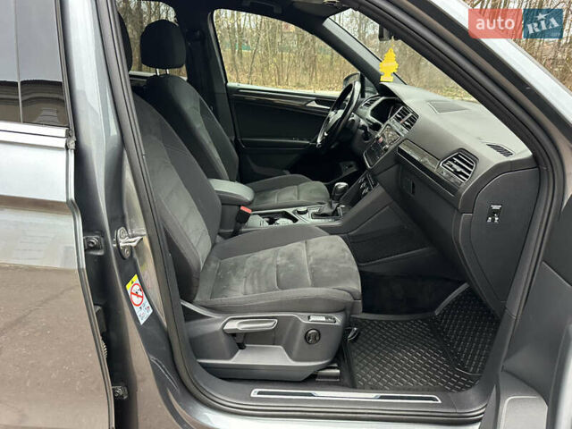 Серый Фольксваген Тигуан, объемом двигателя 1.97 л и пробегом 230 тыс. км за 27100 $, фото 29 на Automoto.ua