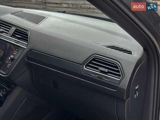 Сірий Фольксваген Тігуан, об'ємом двигуна 1.98 л та пробігом 230 тис. км за 27700 $, фото 135 на Automoto.ua
