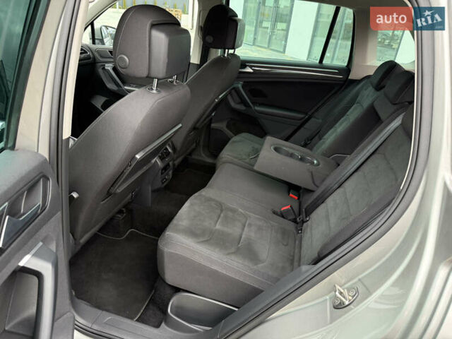 Серый Фольксваген Тигуан, объемом двигателя 2 л и пробегом 87 тыс. км за 23900 $, фото 71 на Automoto.ua