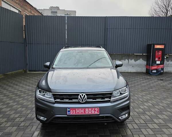 Серый Фольксваген Тигуан, объемом двигателя 2 л и пробегом 186 тыс. км за 14849 $, фото 4 на Automoto.ua