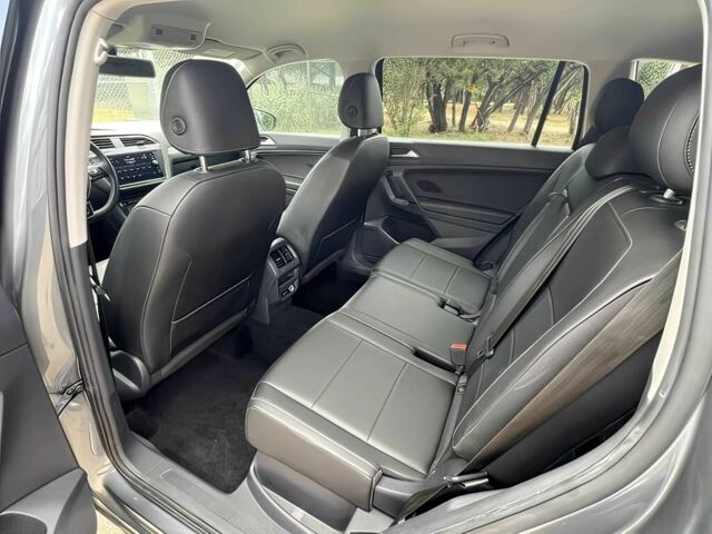 Серый Фольксваген Тигуан, объемом двигателя 2 л и пробегом 38 тыс. км за 10400 $, фото 11 на Automoto.ua