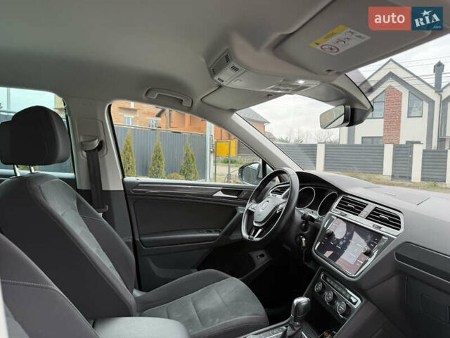 Серый Фольксваген Тигуан, объемом двигателя 2 л и пробегом 87 тыс. км за 23900 $, фото 92 на Automoto.ua