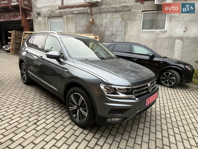 Серый Фольксваген Тигуан, объемом двигателя 2 л и пробегом 135 тыс. км за 18900 $, фото 2 на Automoto.ua