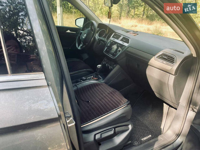 Сірий Фольксваген Тігуан, об'ємом двигуна 1.98 л та пробігом 103 тис. км за 20000 $, фото 4 на Automoto.ua