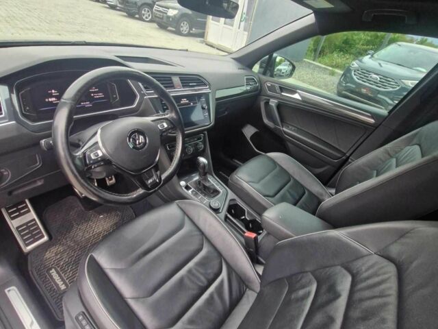 Серый Фольксваген Тигуан, объемом двигателя 2 л и пробегом 214 тыс. км за 21800 $, фото 9 на Automoto.ua