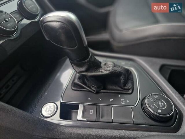 Серый Фольксваген Тигуан, объемом двигателя 2 л и пробегом 213 тыс. км за 21800 $, фото 22 на Automoto.ua