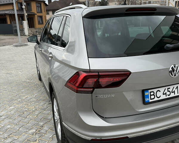 Серый Фольксваген Тигуан, объемом двигателя 2 л и пробегом 87 тыс. км за 23900 $, фото 37 на Automoto.ua