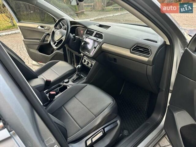 Сірий Фольксваген Тігуан, об'ємом двигуна 2 л та пробігом 84 тис. км за 18500 $, фото 2 на Automoto.ua