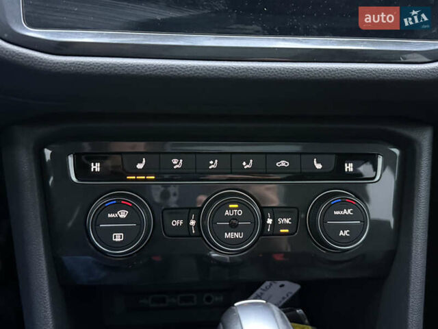 Сірий Фольксваген Тігуан, об'ємом двигуна 2 л та пробігом 62 тис. км за 21500 $, фото 53 на Automoto.ua