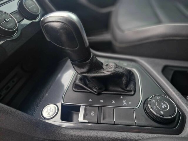 Серый Фольксваген Тигуан, объемом двигателя 2 л и пробегом 214 тыс. км за 21800 $, фото 21 на Automoto.ua