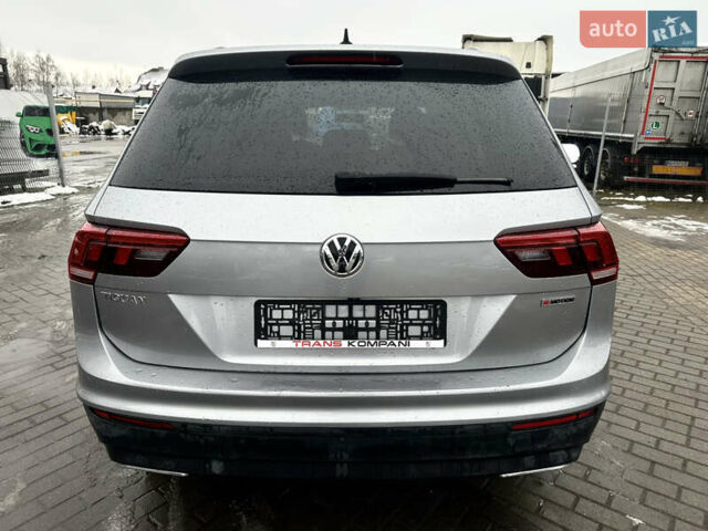 Серый Фольксваген Тигуан, объемом двигателя 2 л и пробегом 208 тыс. км за 12999 $, фото 3 на Automoto.ua