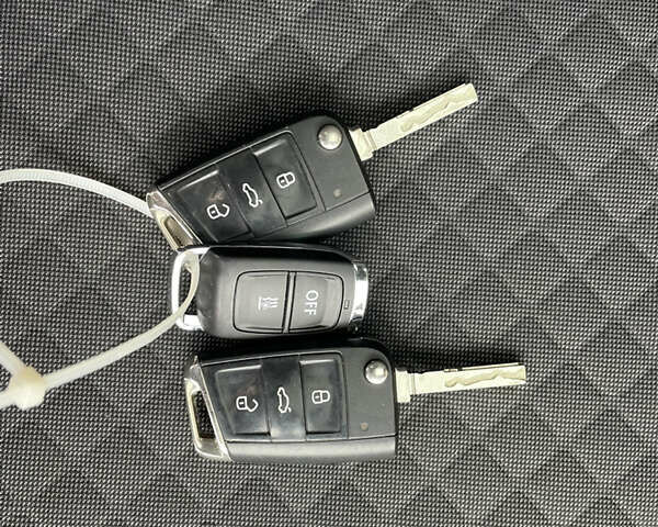 Серый Фольксваген Тигуан, объемом двигателя 1.97 л и пробегом 195 тыс. км за 28000 $, фото 32 на Automoto.ua