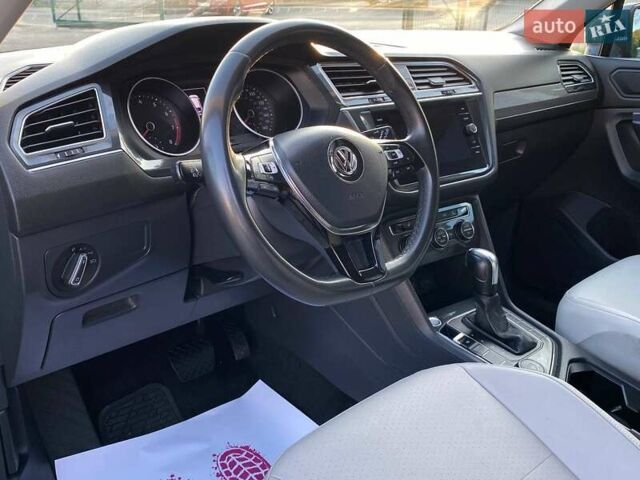Сірий Фольксваген Тігуан, об'ємом двигуна 1.98 л та пробігом 154 тис. км за 18500 $, фото 11 на Automoto.ua