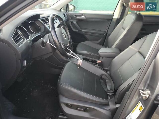 Сірий Фольксваген Тігуан, об'ємом двигуна 2 л та пробігом 154 тис. км за 4800 $, фото 6 на Automoto.ua