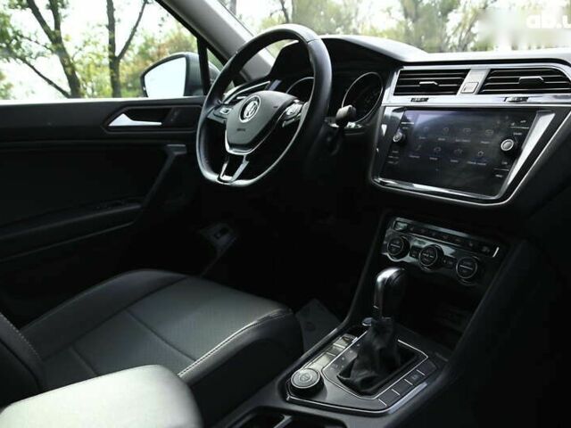 Сірий Фольксваген Тігуан, об'ємом двигуна 2 л та пробігом 63 тис. км за 19950 $, фото 28 на Automoto.ua