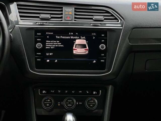 Сірий Фольксваген Тігуан, об'ємом двигуна 2 л та пробігом 40 тис. км за 28200 $, фото 12 на Automoto.ua