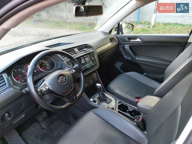 Сірий Фольксваген Тігуан, об'ємом двигуна 0 л та пробігом 251 тис. км за 17000 $, фото 15 на Automoto.ua
