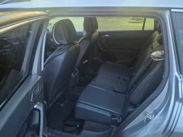 Серый Фольксваген Тигуан, объемом двигателя 2 л и пробегом 73 тыс. км за 21000 $, фото 9 на Automoto.ua