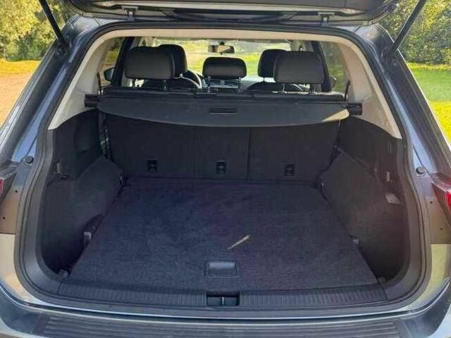 Сірий Фольксваген Тігуан, об'ємом двигуна 2 л та пробігом 103 тис. км за 13000 $, фото 4 на Automoto.ua