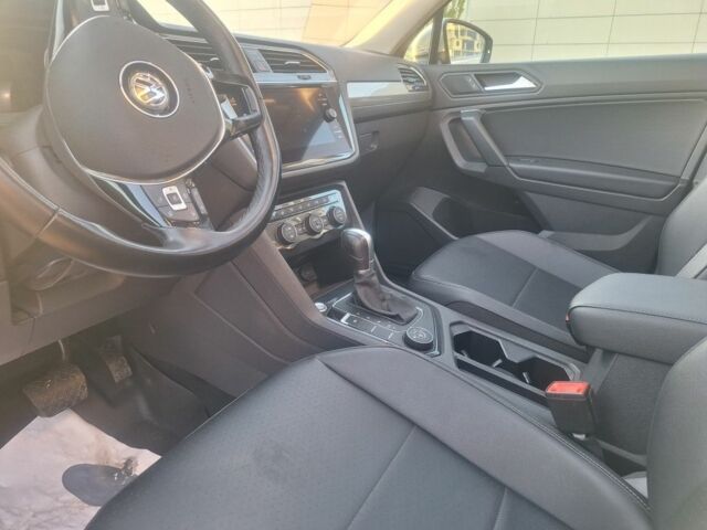 Серый Фольксваген Тигуан, объемом двигателя 2 л и пробегом 111 тыс. км за 18650 $, фото 13 на Automoto.ua